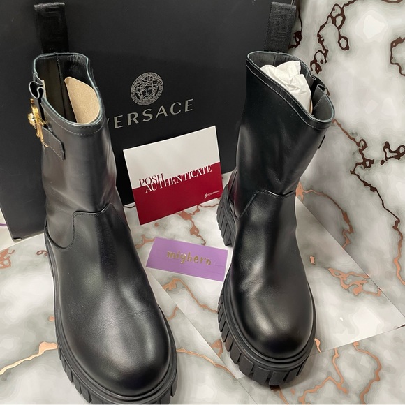 VERSACE BOOTIE H. 25 VITELLO
NERO-ORO NEW IN BOX SIZE 38.5 - Picture 11 of 13